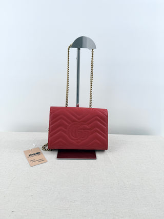 Gucci leather marmont GG wallet on the chain bag