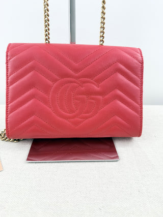 Gucci leather marmont GG wallet on the chain bag