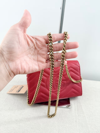 Gucci leather marmont GG wallet on the chain bag
