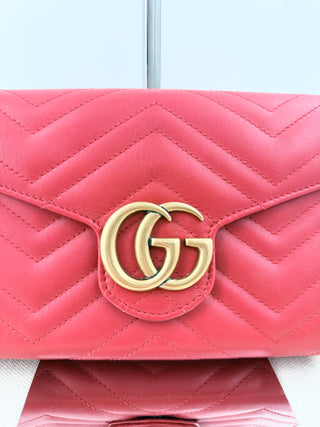 Gucci leather marmont GG wallet on the chain bag
