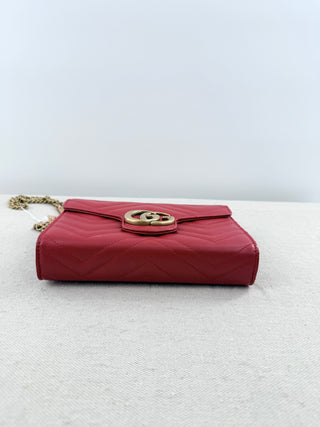 Gucci leather marmont GG wallet on the chain bag
