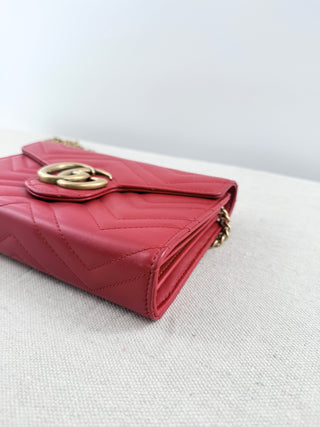 Gucci leather marmont GG wallet on the chain bag