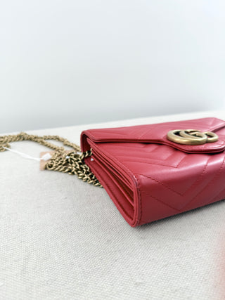Gucci leather marmont GG wallet on the chain bag