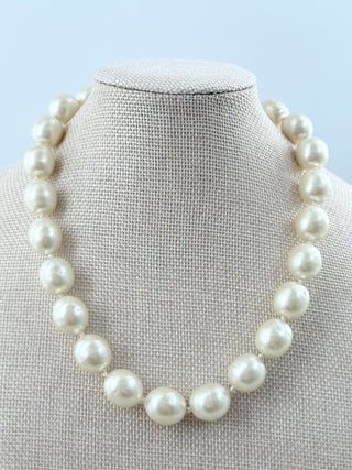 Chanel faux pearl vintage necklace