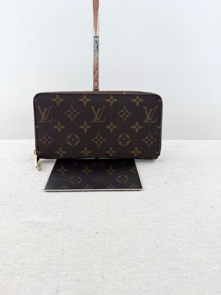 Louis Vuitton monogram zip up wallet