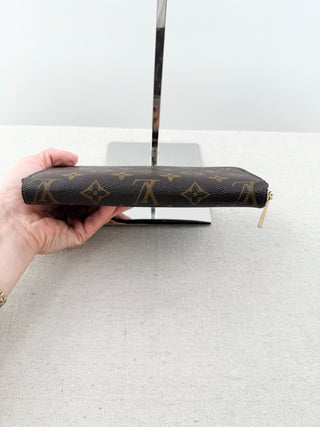 Louis Vuitton monogram zip up wallet