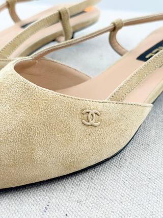 Chanel slingback suede and patent leather CC kitten heel sandals, 37