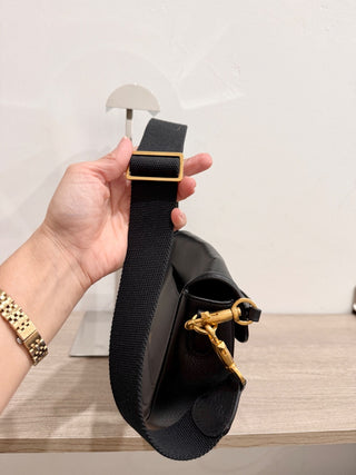 Valentino Garavani Alltime Grainy Calfskin Medium Shoulder Bag Black/Gold