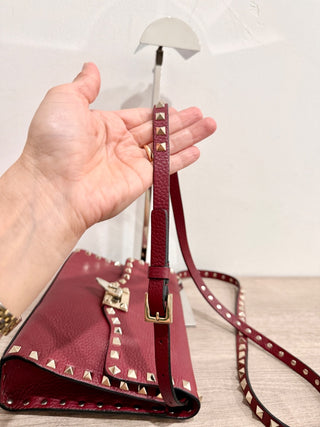 Valentino Garavani Pebbled Calfskin Medium Rockstud Flip Lock Crossbody Bag burgundy