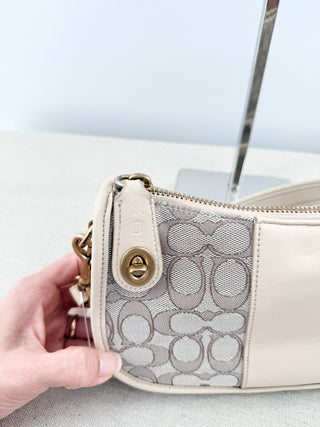 Coach swinger bag in  monogram