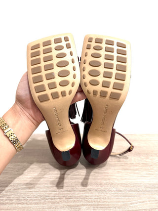 NWT Bottega Veneta Stretch Leather Tassel Accent Thong Sandals Cherry 40 / US 10
