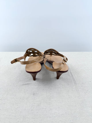 Tory Burch low heel leather thong sandal with metallic logo, 6