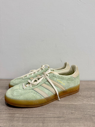 NWOT Adidas Gazelle Suede Indoor Training Sneakers Semi Green / Almost Yellow 9
