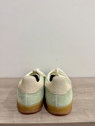 NWOT Adidas Gazelle Suede Indoor Training Sneakers Semi Green / Almost Yellow 9