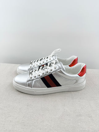 Gucci leather metallic sneakers with contrast trim, 39
