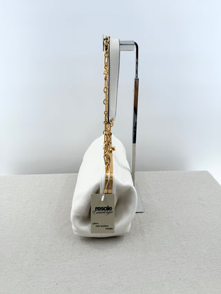 Tory Burch White leather shoulder bag with matching strap and gold chain strap, kiss lock closure