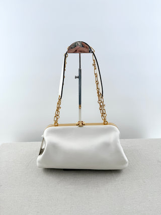 Tory Burch White leather shoulder bag with matching strap and gold chain strap, kiss lock closure