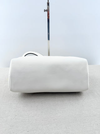 Tory Burch White leather shoulder bag with matching strap and gold chain strap, kiss lock closure
