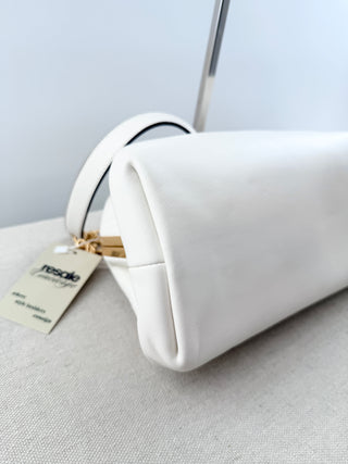 Tory Burch White leather shoulder bag with matching strap and gold chain strap, kiss lock closure