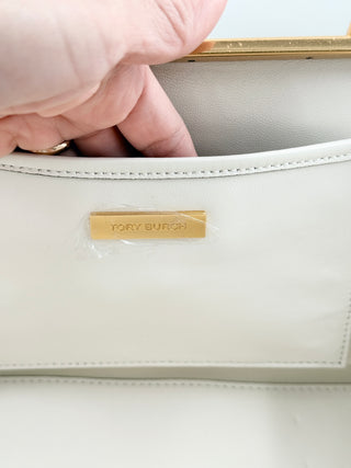 Tory Burch White leather shoulder bag with matching strap and gold chain strap, kiss lock closure