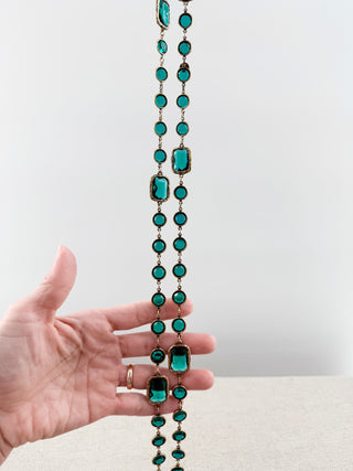 Chanel long chiclet sautoir necklace with emerald glass cry7stals in gilt gold