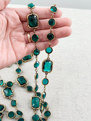 Chanel long chiclet sautoir necklace with emerald glass cry7stals in gilt gold
