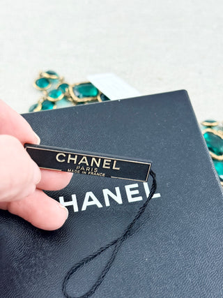 Chanel long chiclet sautoir necklace with emerald glass cry7stals in gilt gold