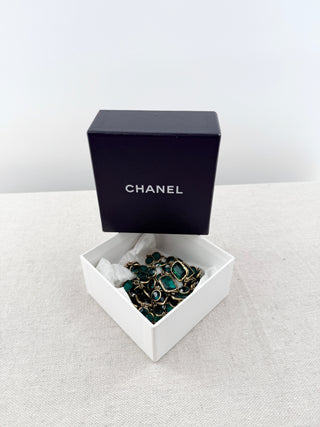 Chanel long chiclet sautoir necklace with emerald glass cry7stals in gilt gold