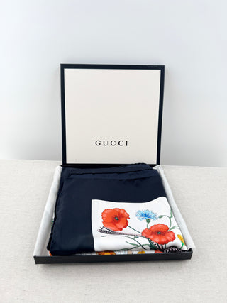 Gucci 100% silk print scarf 90 cm x 90 cm