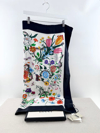 Gucci 100% silk print scarf 90 cm x 90 cm