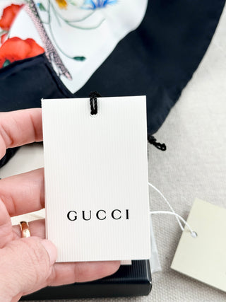 Gucci 100% silk print scarf 90 cm x 90 cm