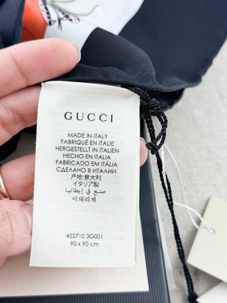 Gucci 100% silk print scarf 90 cm x 90 cm