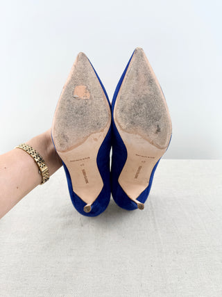 Manolo Blahnik pointy heel suede pumps, 40