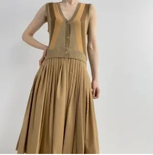 NWT Burberry 100% Wool Sleveless V-Neck Pleated A-Line Midi Dress Light Brown S