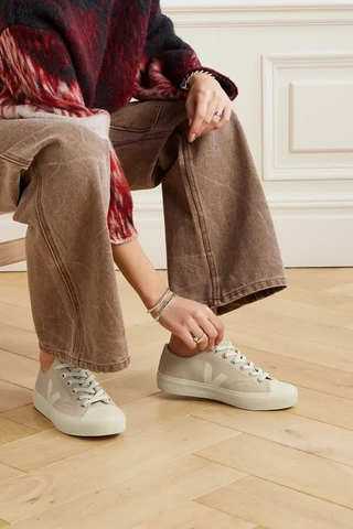Veja Wata II Suede Low Top Round Toe Sneakers Tan / White Women's Size US 9