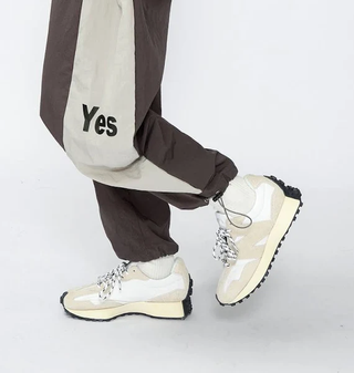 New Balance 327 Suede Leather Low Top Sneakers Moonbeam/White/Navy Womens US 6