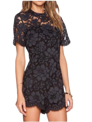 NWT Alexis Winn Short Sleeve Open-Back Short Floral Lace Romper Navy Women's XS