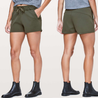 Lululemon On The Fly 2.5 Relaxed Mid Rise Shorts Camo Green Women's Size Medium