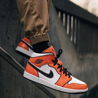 Nike Air Jordan 1 Mid SE Sneaker Turf Orange Unisex M7.5 / W9 - DD6834-802