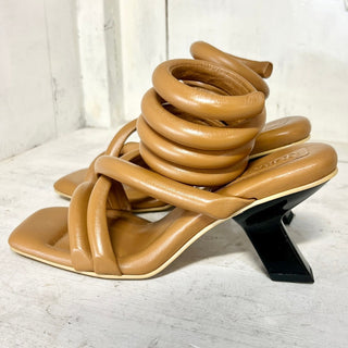 NWOT Nora Lozza Itza Puffed Leather Wrap Around Ankle Strappy Sandals Peru 40/ 9