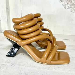 NWOT Nora Lozza Itza Puffed Leather Wrap Around Ankle Strappy Sandals Peru 40/ 9