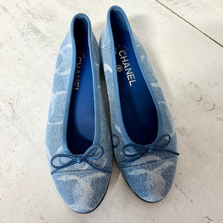 NEW Chanel Denim Printed CC Cap Toe Ballerina Flats Shoes Light Blue Women's 36